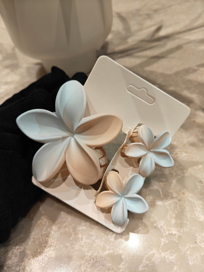 Floral Muse Claw - Soft petals. Effortless hold. A little bloom for your everyday look.